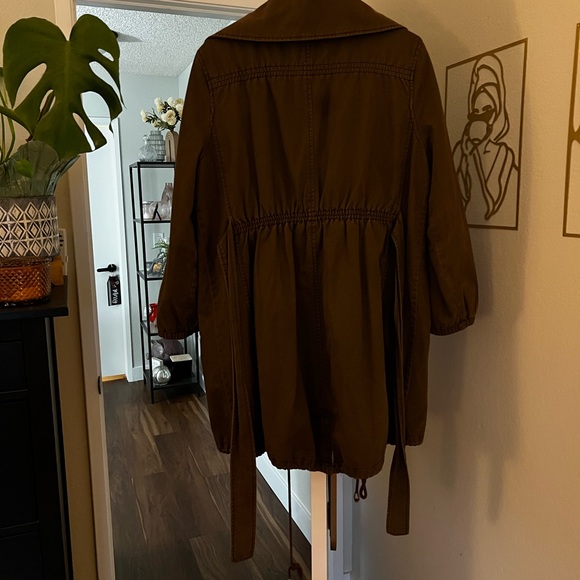 Classic Brown Women's Trench Coat - Picture 4 of 4